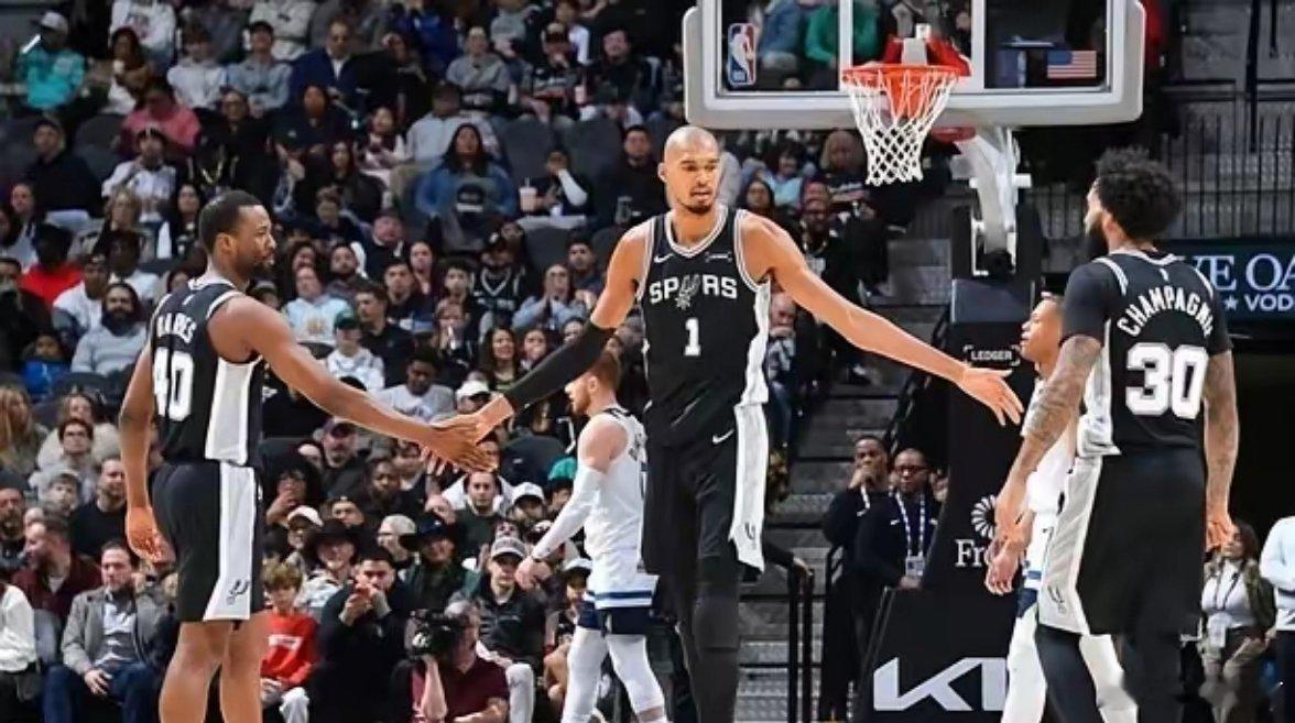 文班亚马39分39分+关键攻防！文班亚马炸裂一战，联手约翰逊上演“少林武僧”逆袭