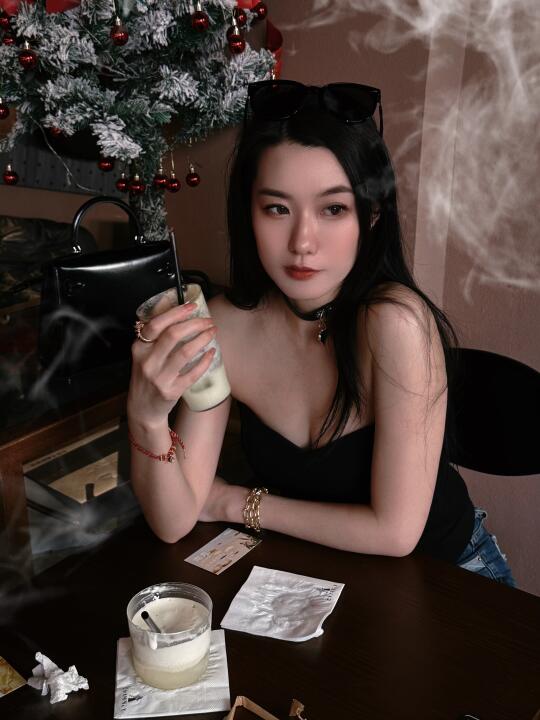 等我挥霍完自由，再向钞票低头