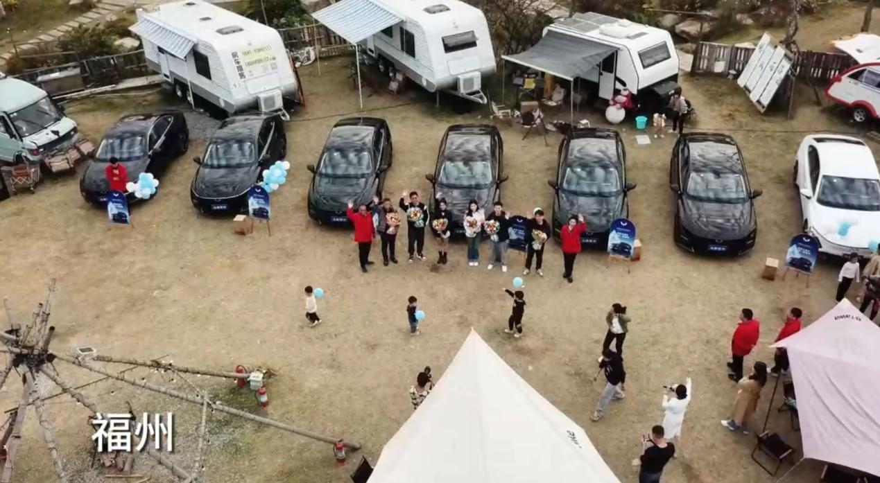 五菱星光现在一车难求？探店后才知道所言非虚，五菱又造了一款“神车”。
 
别看五