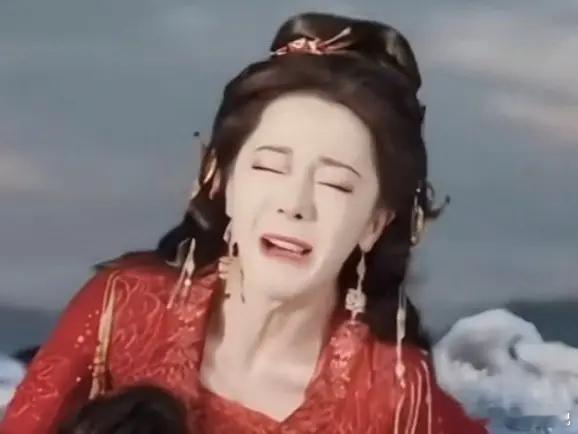 迪丽热巴这一段到底表达的是什么意思？到底是哭还是笑？ 