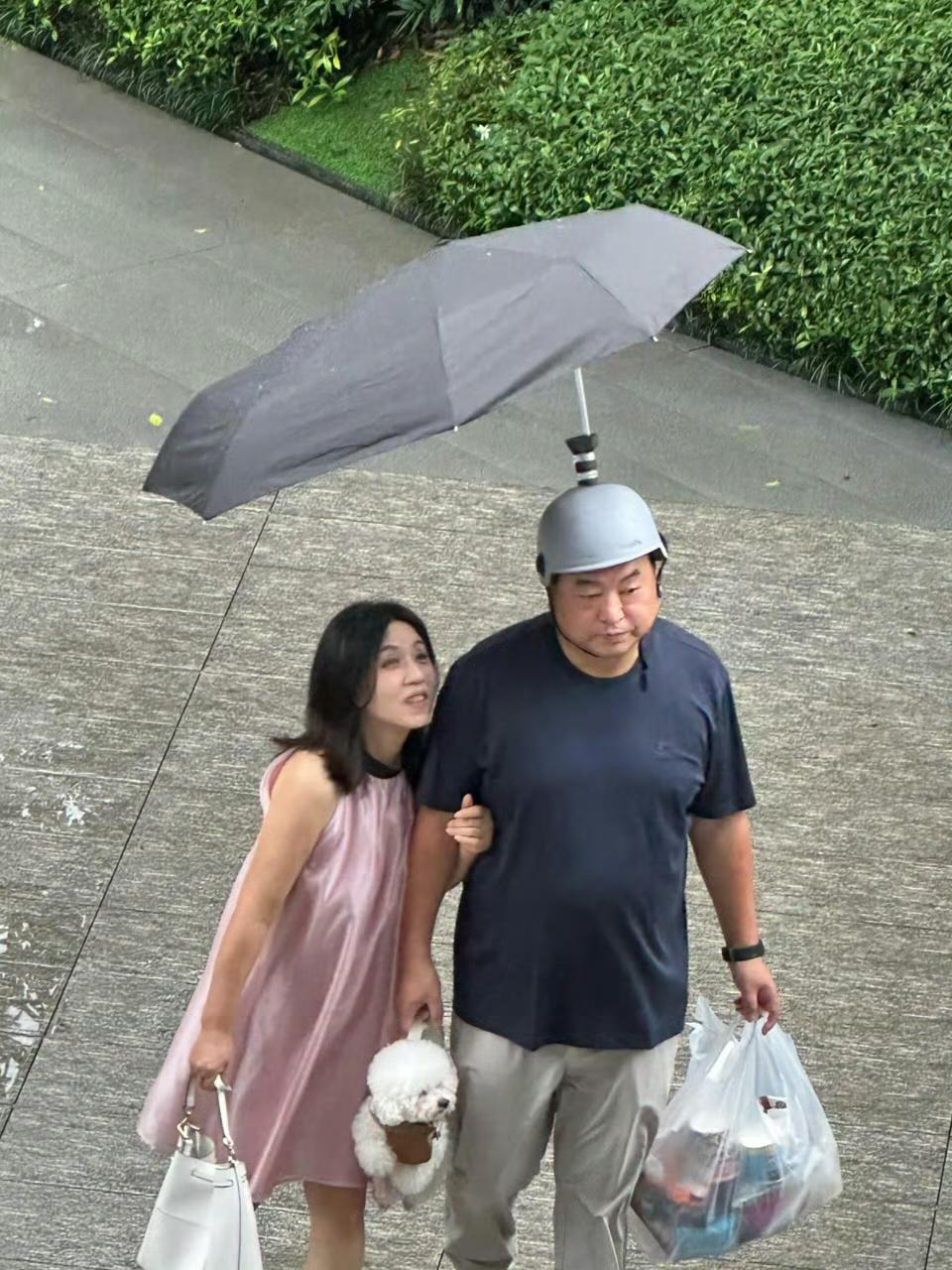 人为了谈恋爱真的什么事都干的出来～哈哈哈～中年爱情 
女的一看就是被呵护宠爱出来