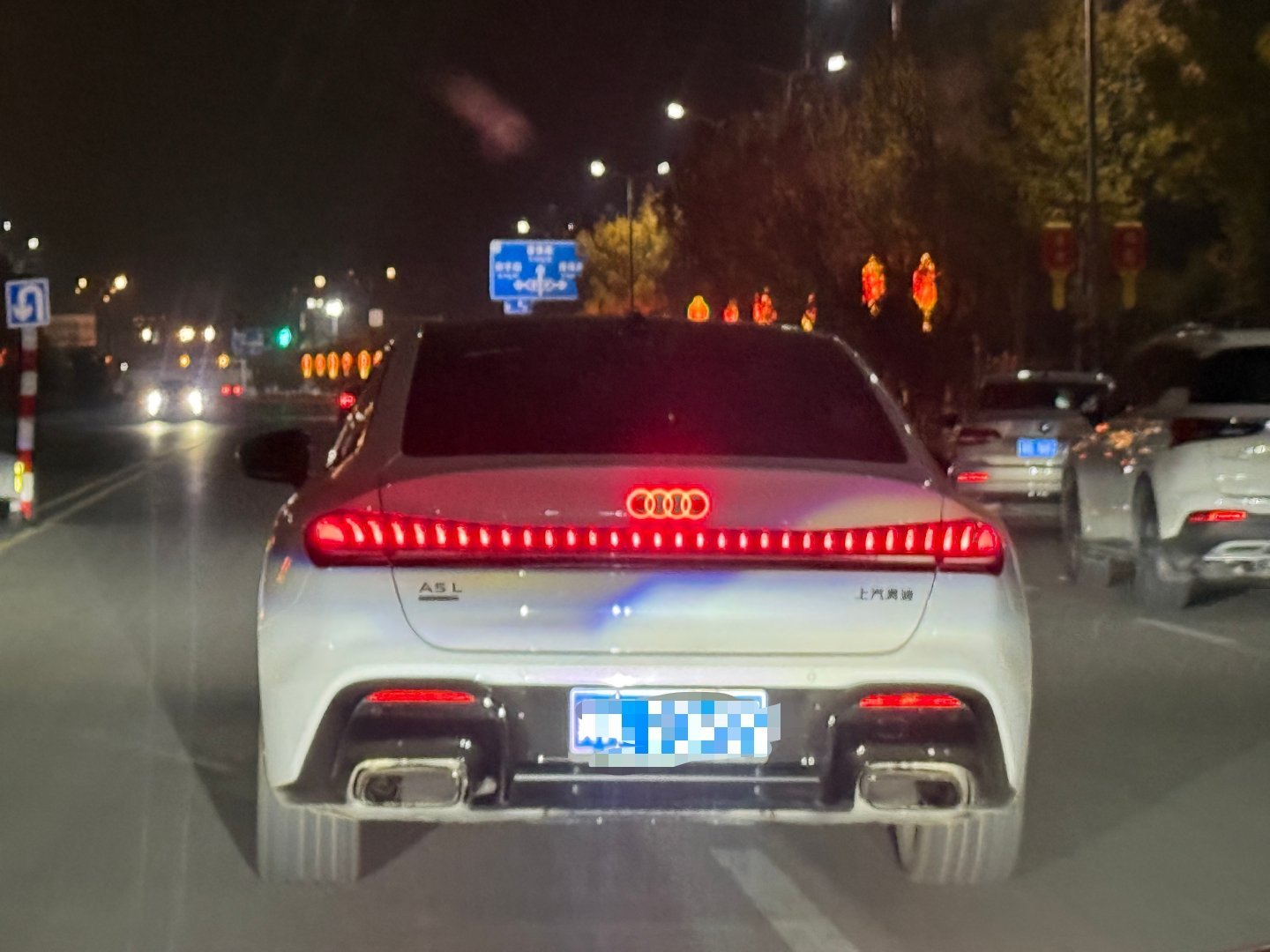 奥迪A5L这个贯穿尾灯还是有点意思(๑•̀ㅂ•́)و✧ ​​​
