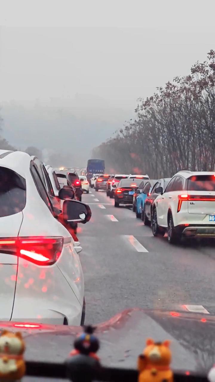 今天是大年初七，又称人日，送您七喜：天喜、地喜、夜喜、财喜、家喜事、喜人喜。愿您