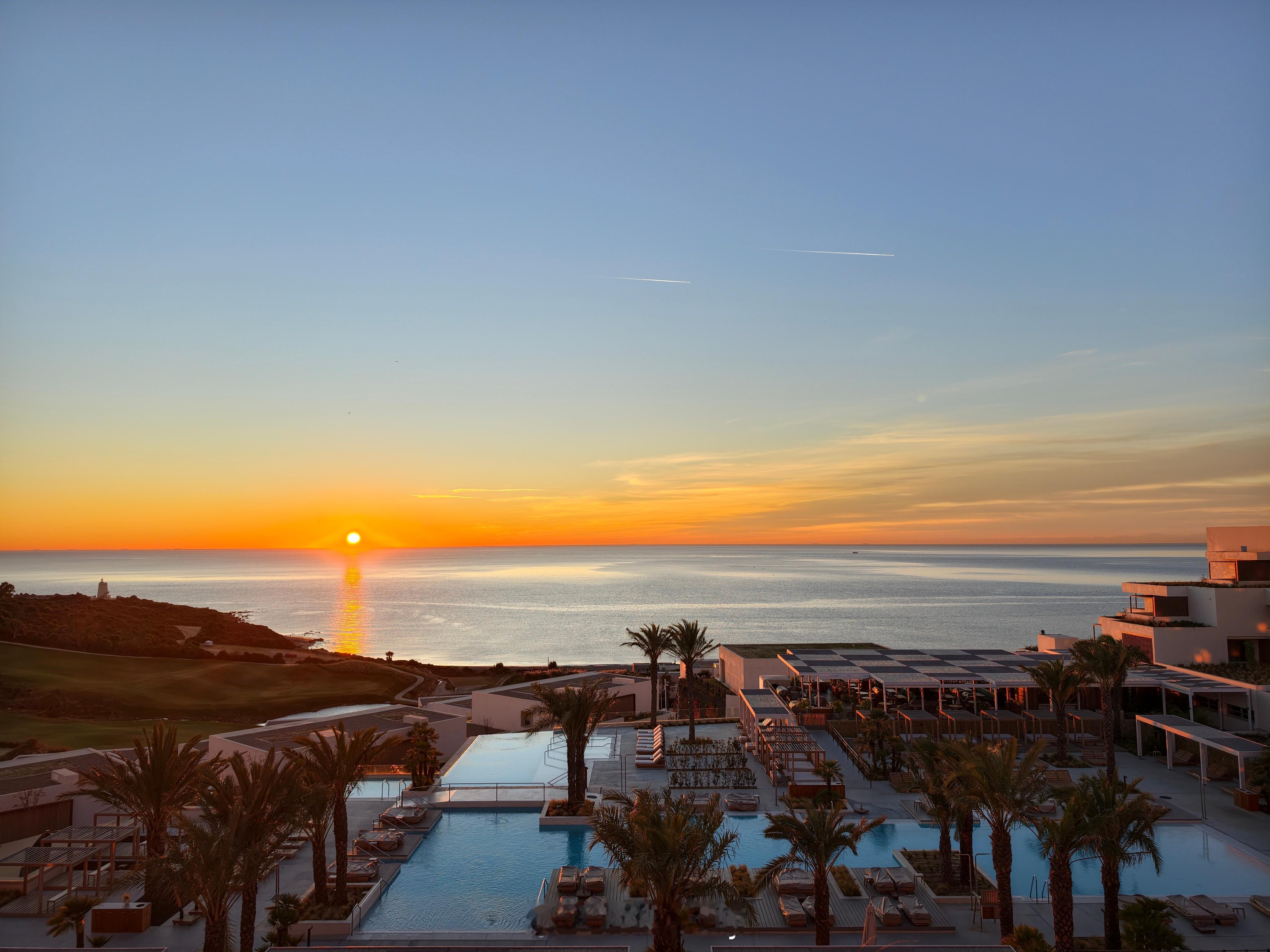 吃完早餐，抬头见喜。西班牙的风景真不错。 西班牙