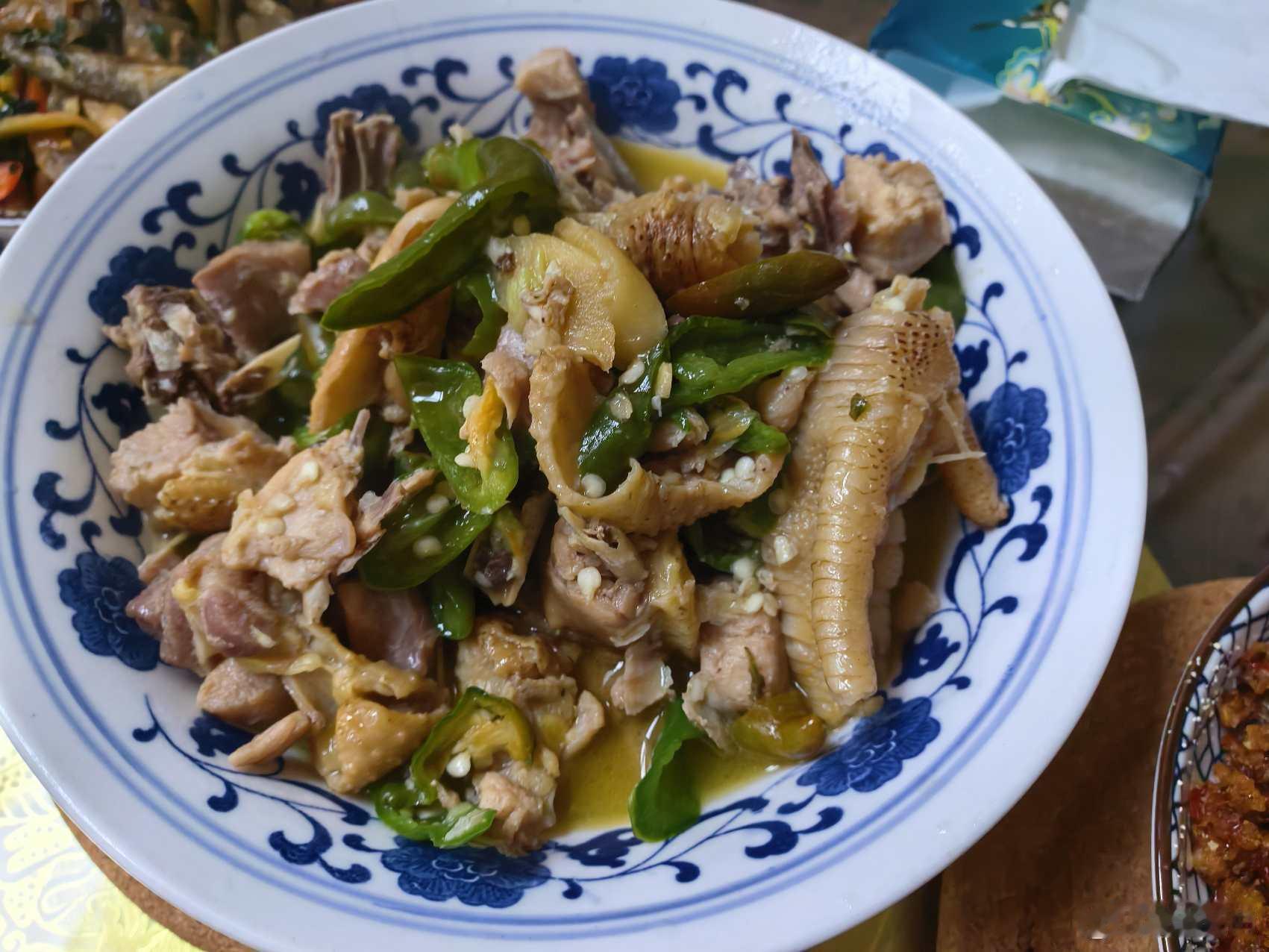 S-这个小炒土鸡有食欲没有？每天翻一下，给自己增加一点好心情。上周经历的比较难受