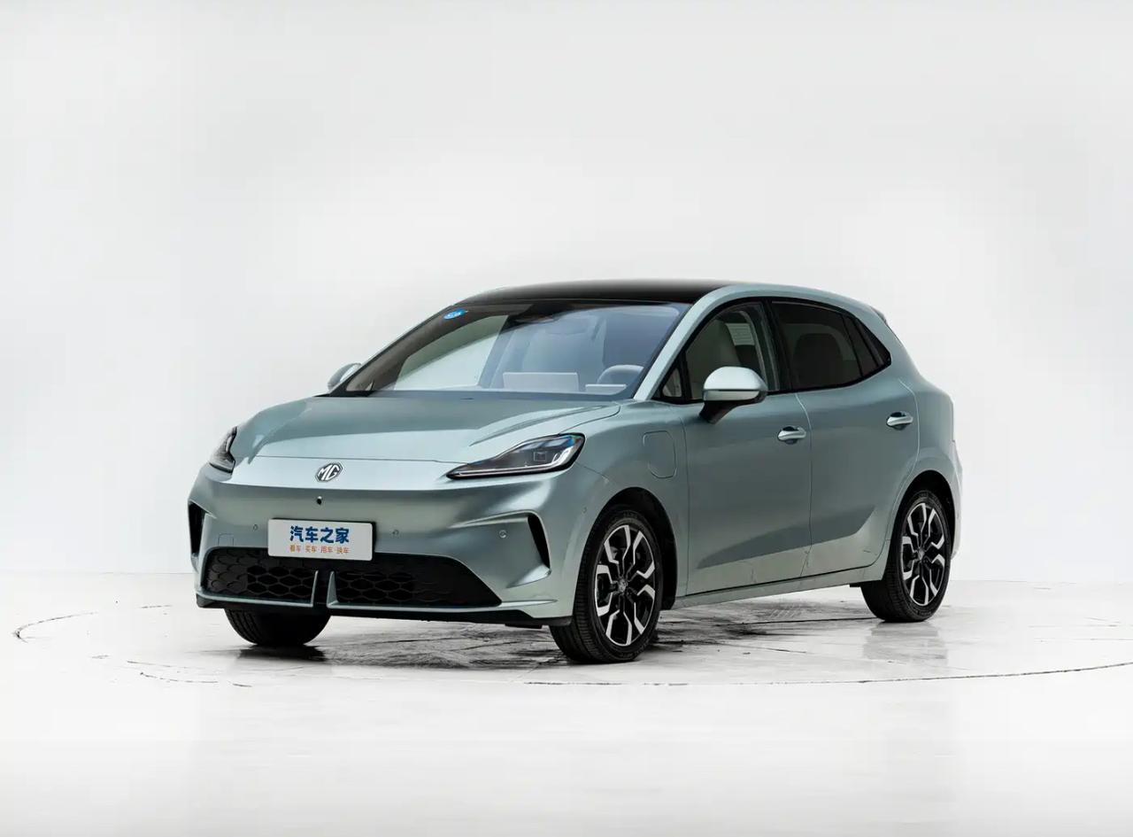 5.2米转弯半径的MG4，新手真能一把入库？

开纯电家用车，谁没被“转弯难、停