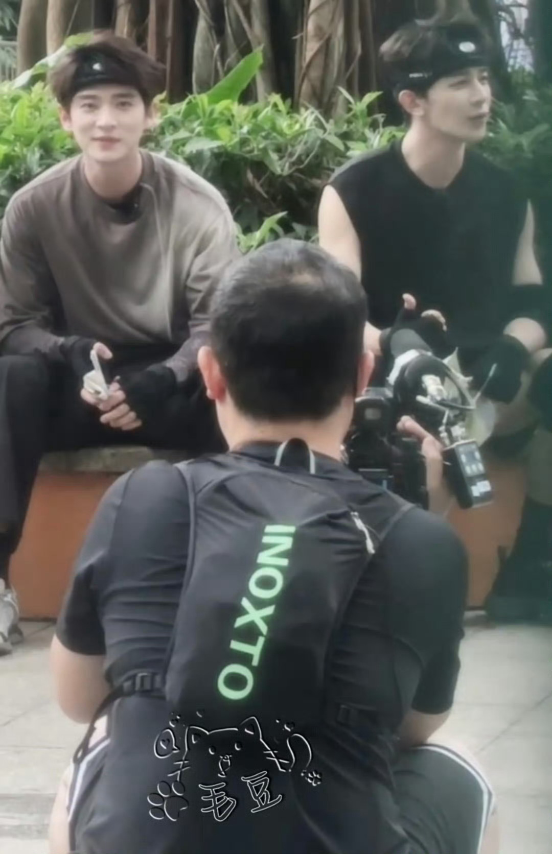 丞磊有点梗全用在粉丝身上了这位自带幽默感的男演员，总能在不经意间用他的“梗”俘获