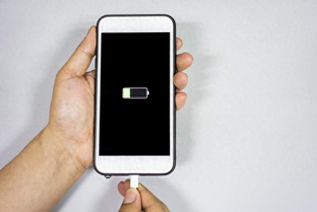 苹果正式回应，iOS 27卡死重启，下周修复了！