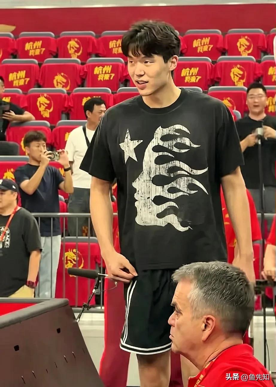 现在全国球迷肯定都特别期待杨瀚森的表现吧？因为在NCAA的王俊杰都已经打成这样了