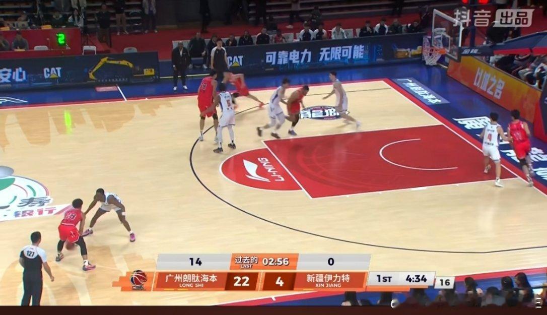 广州把新疆屠杀了，广州小外援很会给徐昕喂饼 