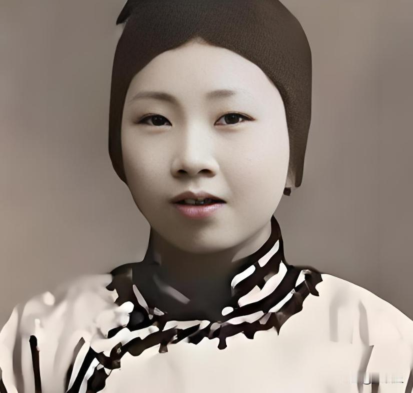 1904年，杭州富商之女章兰娟嫁给了一个穷书生，陪嫁三处豪宅及上万两白银，街坊邻