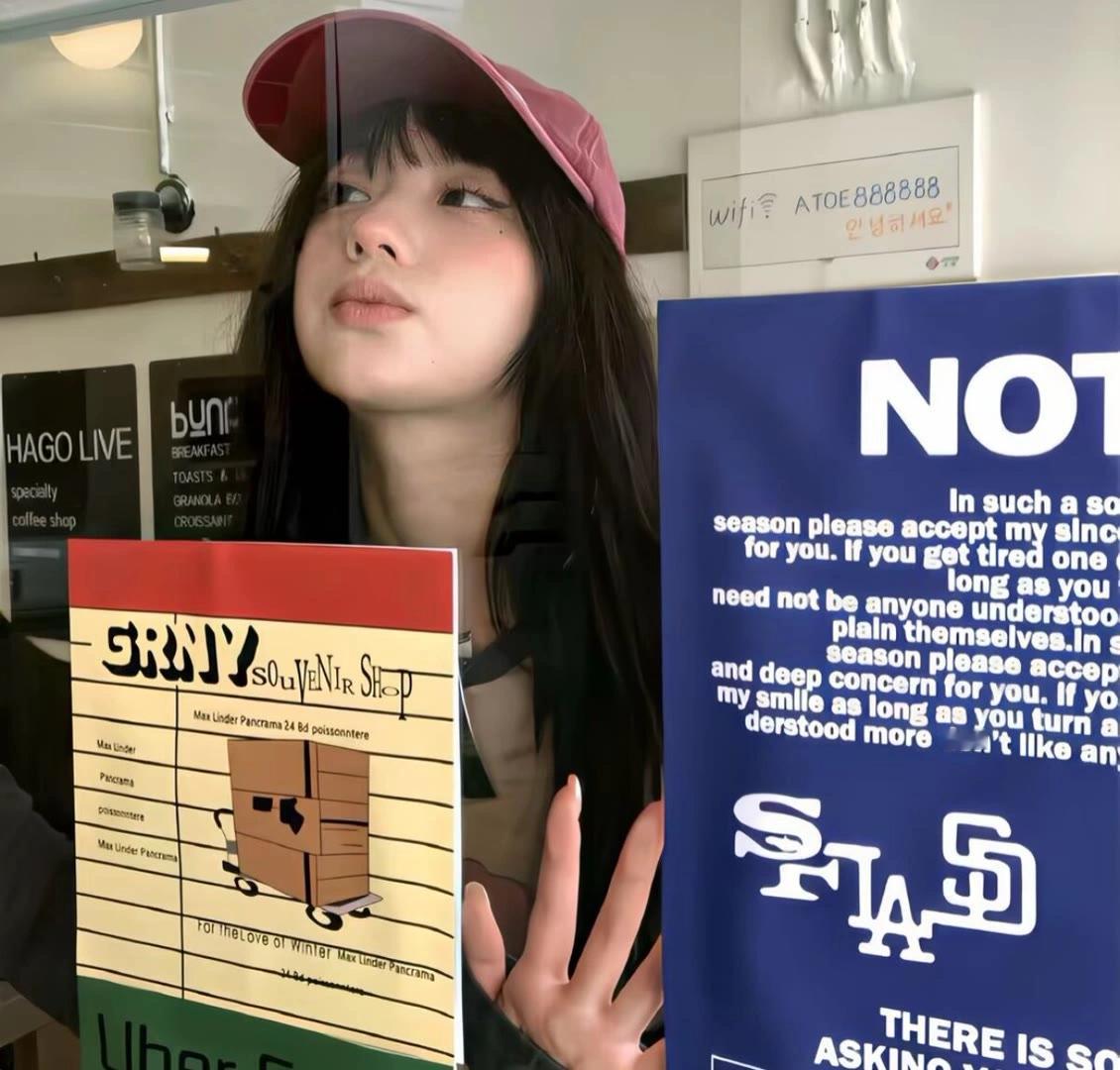 我装b的 自由nm 你不回我消息的这一小时二十六分钟 我抽了九根烟 看了十四个情