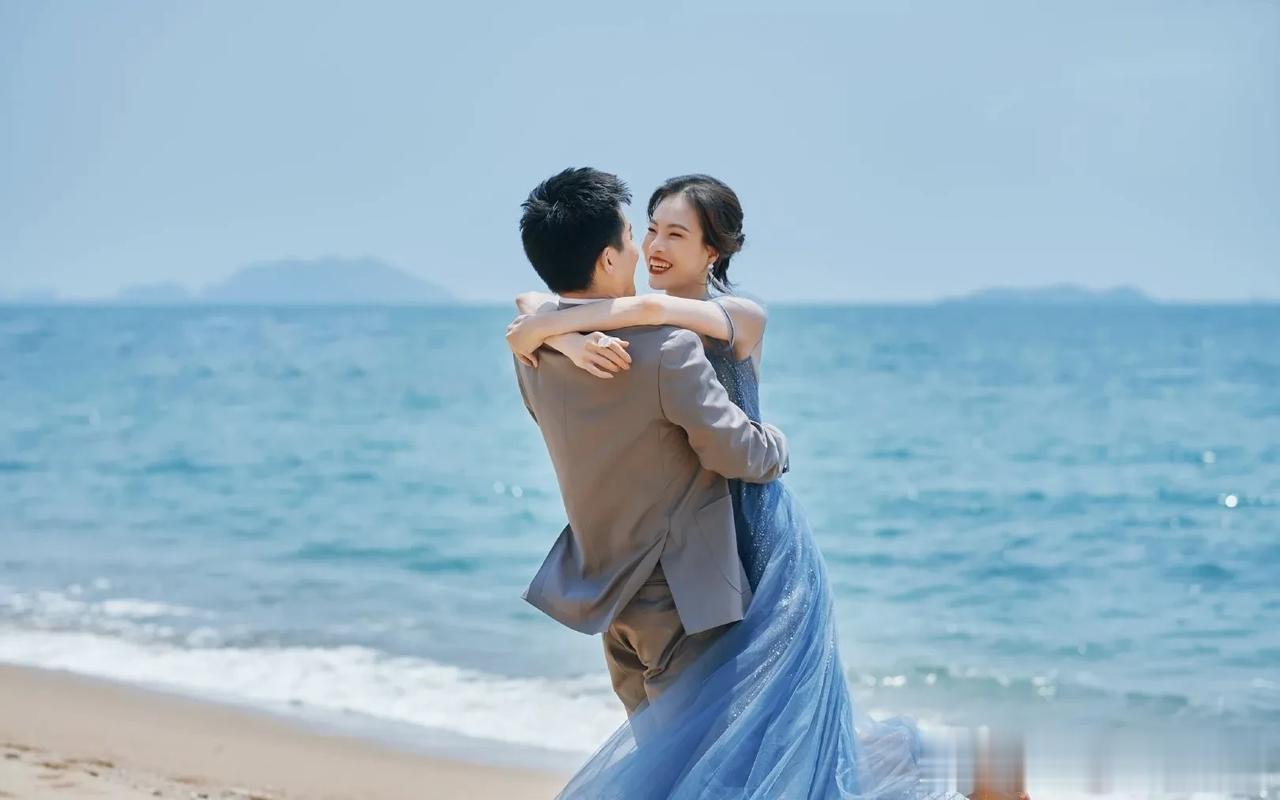 婚礼上，吴敏霞给婆婆下跪敬茶，那一刻她卸下了奥运冠军的光环，西安婆婆一脸骄傲，要