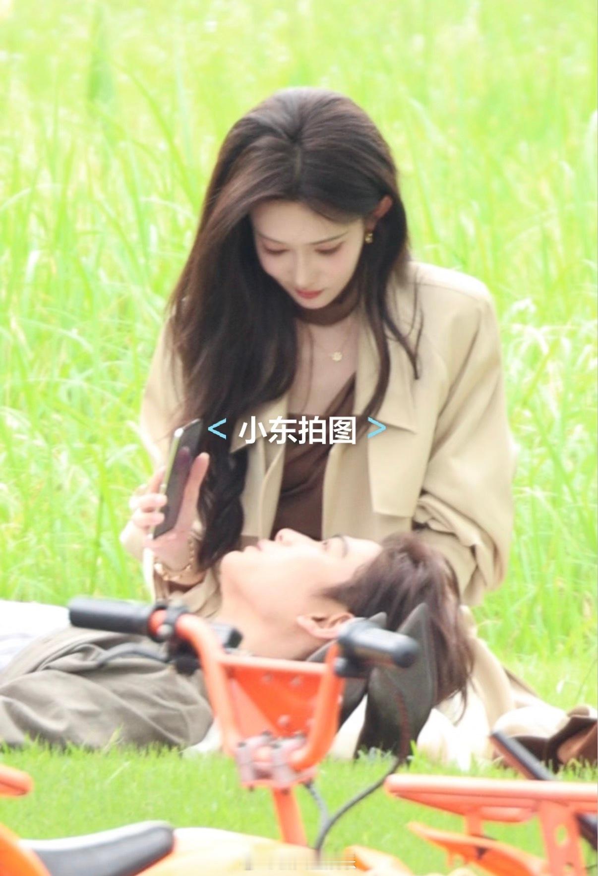 丁禹兮躺在孟子义腿上丁禹兮孟子义爱在无尽夏躺腿路透 高智氛围感要溢出屏幕了 ​​