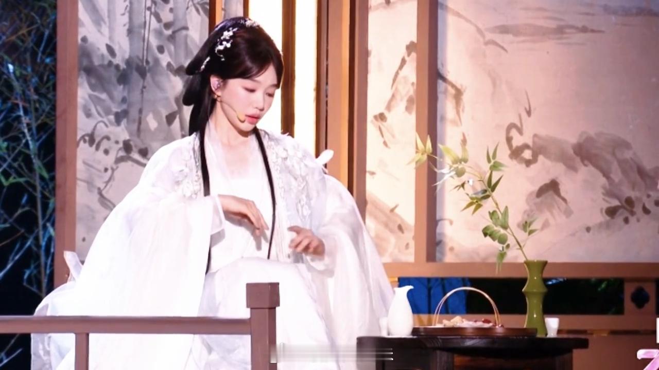 路人真的求徐梦洁去拍古装，真的太美了🙋徐梦洁居然没演过古装浪姐二公直播