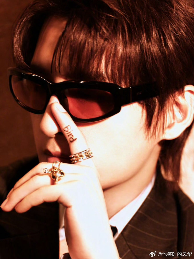 张远连夜闪现超级巅峰之夜张远我是谁我在哪 凌晨两点的赶路魂！演唱会后直奔杭州，黑