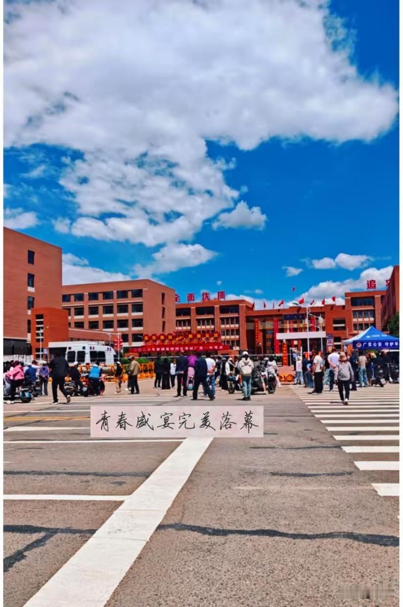 刚看完江苏高考官方分段数据，瞬间心里一沉，完全超出预想。
今年全省六百分以上考生