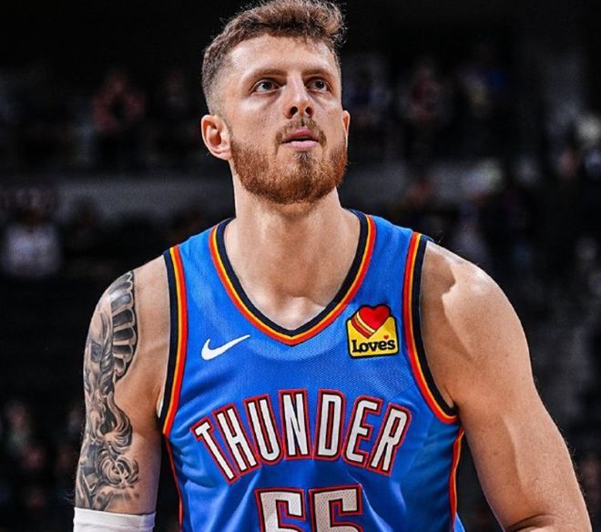 哈腾也可以力保篮下的稳定性，全场9+10，护框还非常稳定，他依然是内线的基本盘。