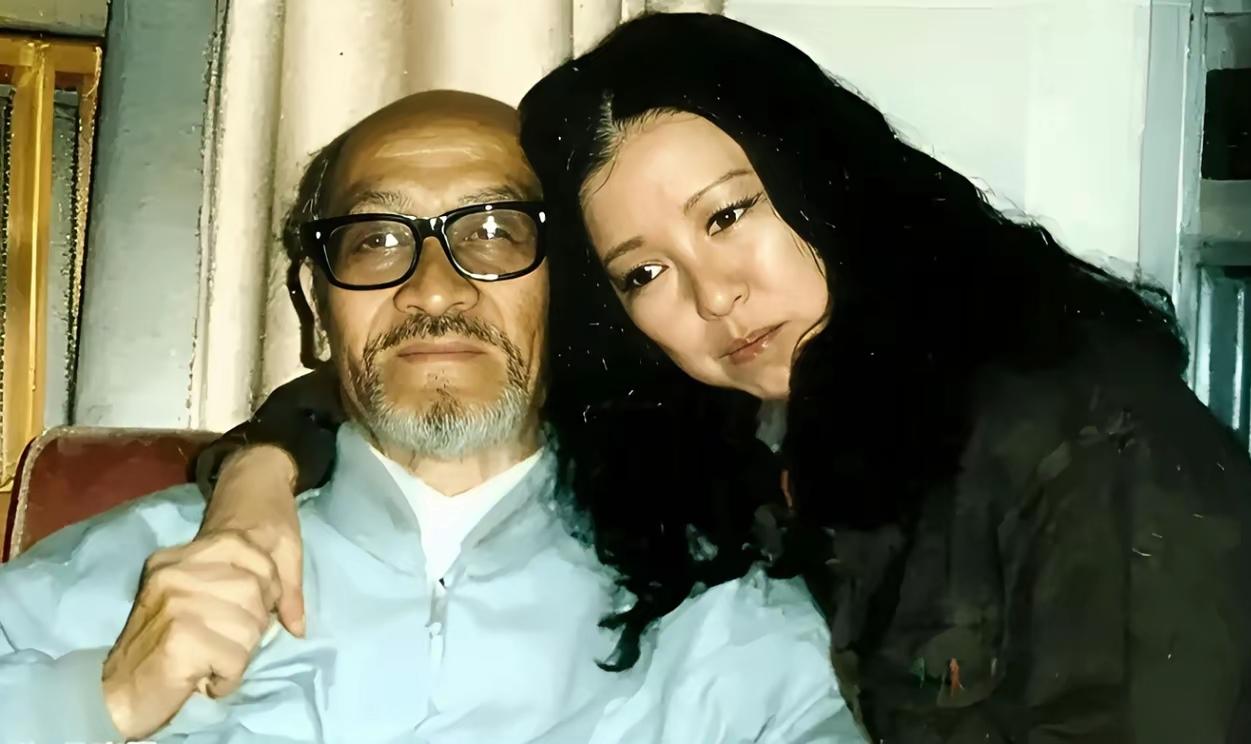 见过太多权衡利弊的感情，掺杂算计、新鲜感一过便四散分离。有人说世间早已没有纯粹真