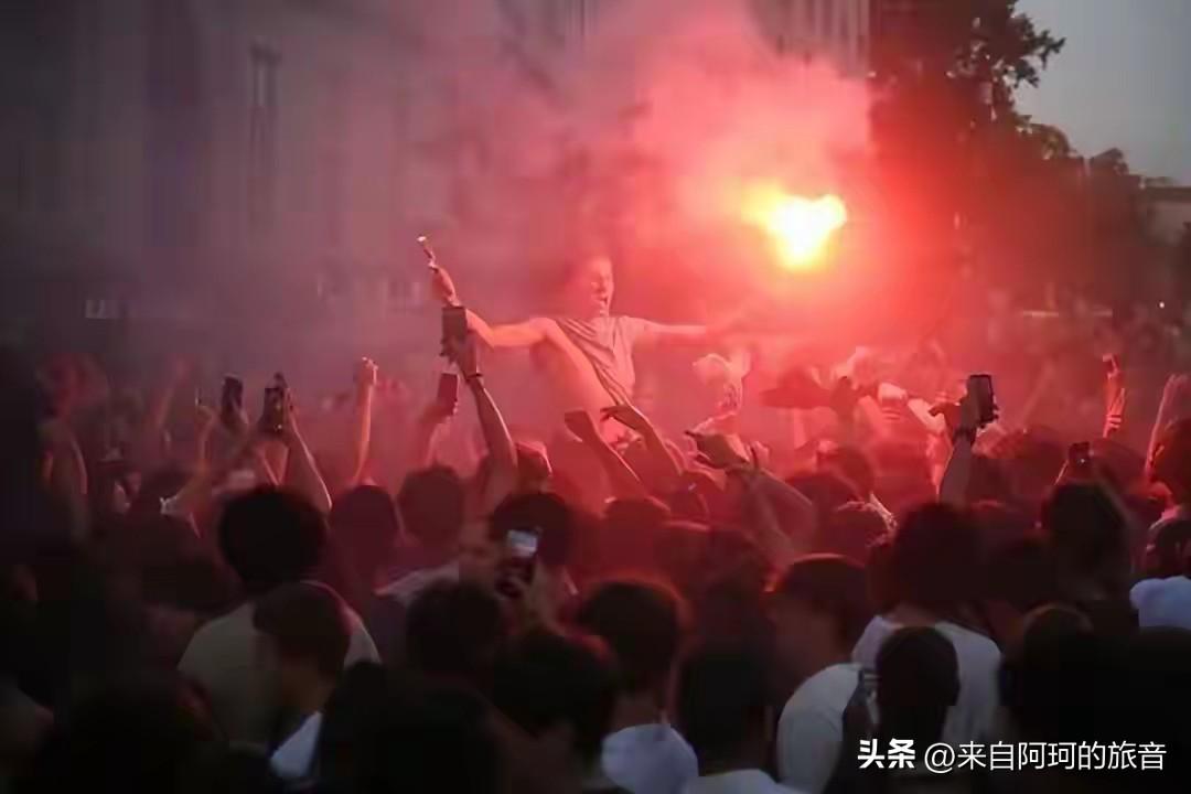 2026年6月21号晚上，巴黎夏至音乐节开场了，两百多万人涌上街头，本来是要喝酒