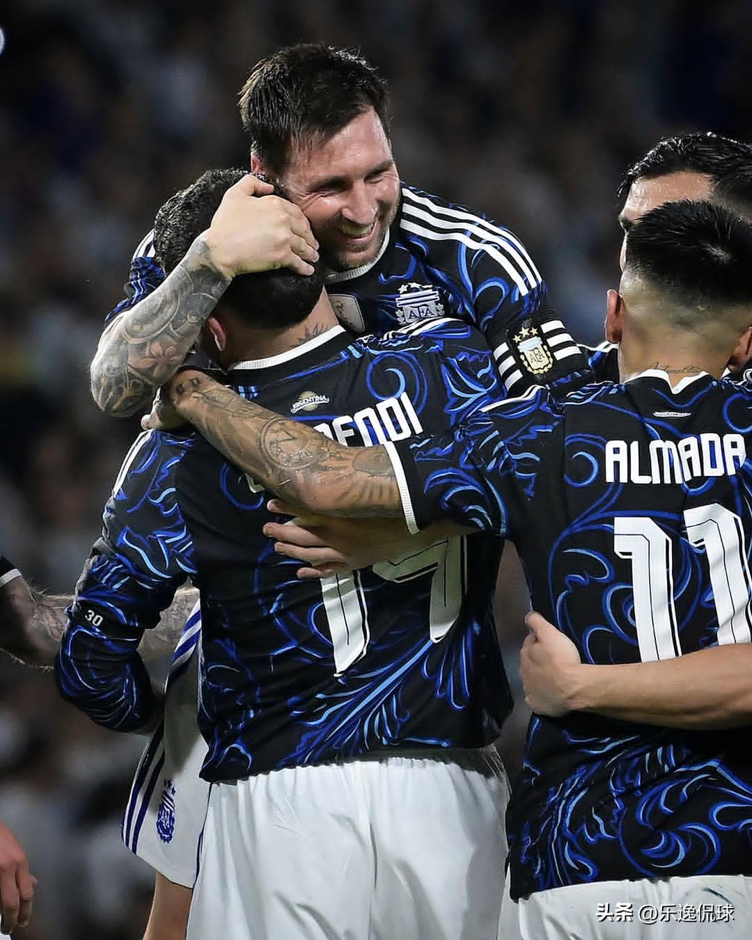 谁懂啊！梅西今晚这一让，直接把人看破防了！
这就是为什么他是无可争议的GOAT—