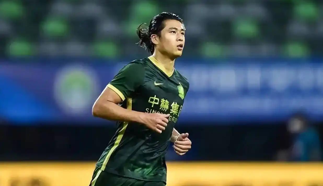 1比1，北京国安和上海申花握手言和，张玉宁连续三场进球，暂时领跑中超射手榜。
北