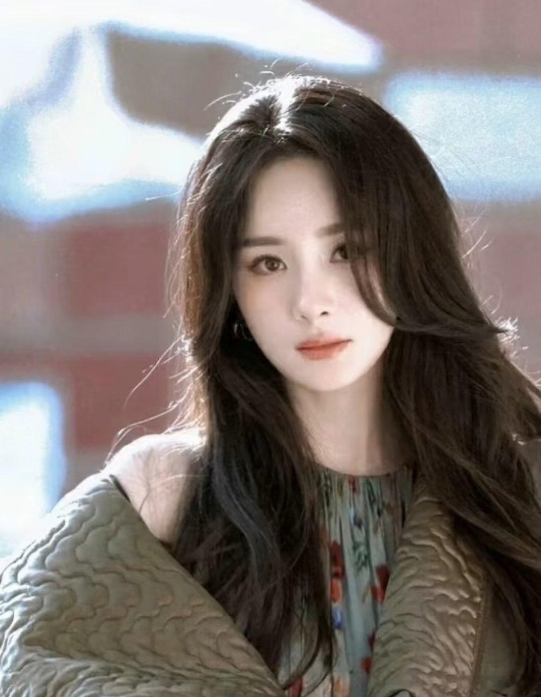 杨幂运算的公式法则好美， 底数如她，稳立时光方程。加减乘除世间浮沉，幂次方里藏万
