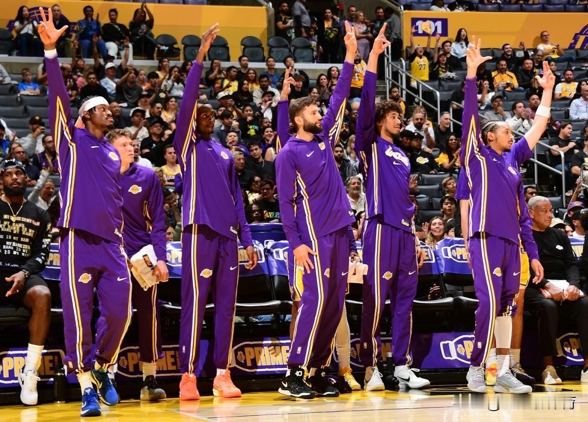 替补联盟最差！这样的湖人能走多远？
本赛季湖人队场均能得到118.3分，排在联盟