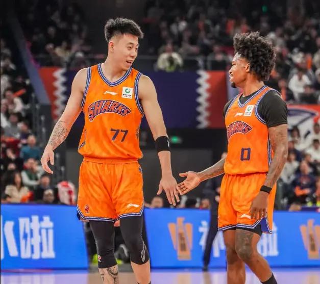 联赛第一！上海大胜山东豪取8连胜 王哲林17+8李添荣21分

数据统计

上海