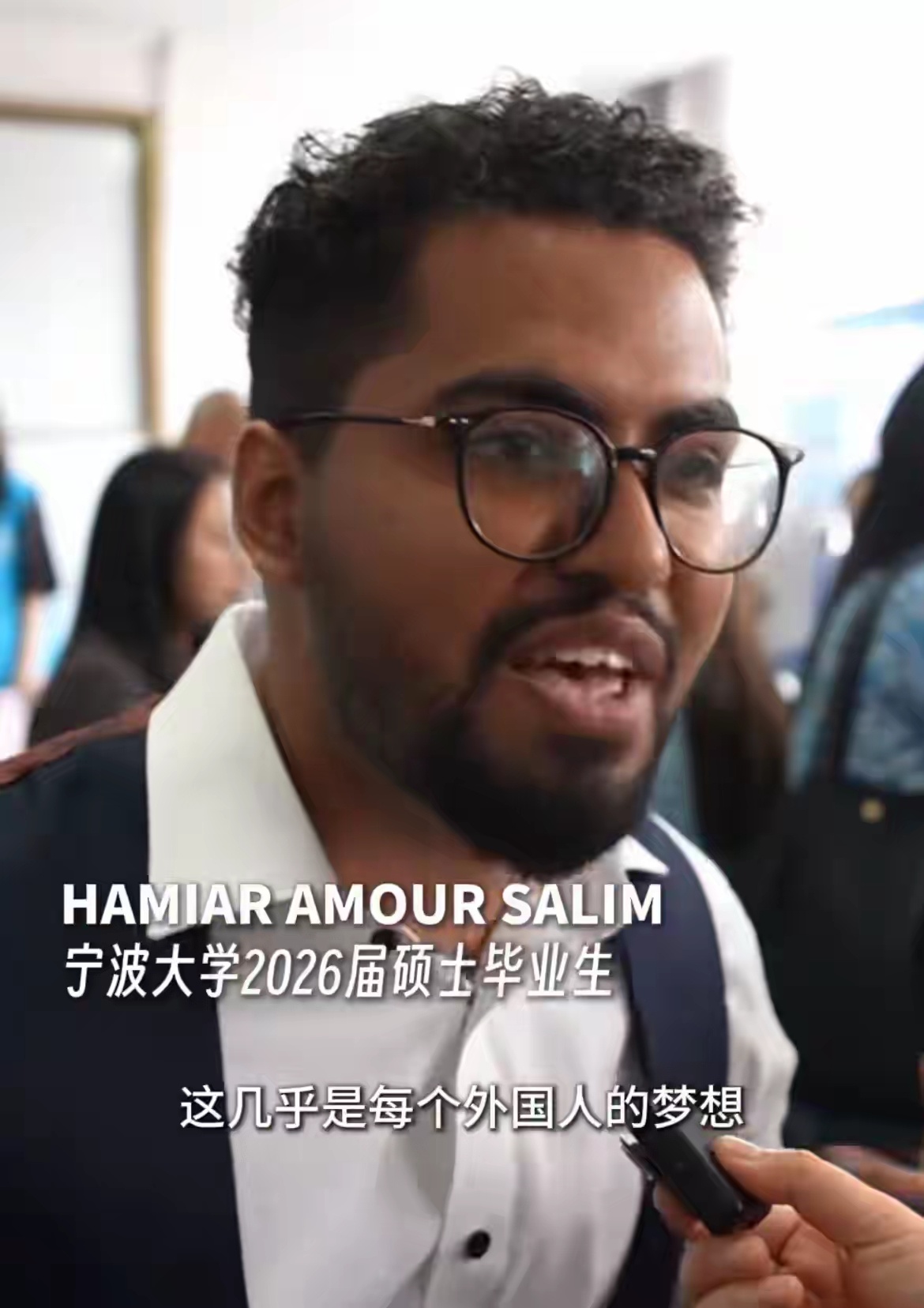 留学生：留在中国工作是每一个毕业生的梦想。 