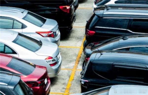 近70款车集体降价乘联会报告显示，2026年1—3月，新能源车降价车型均价27.