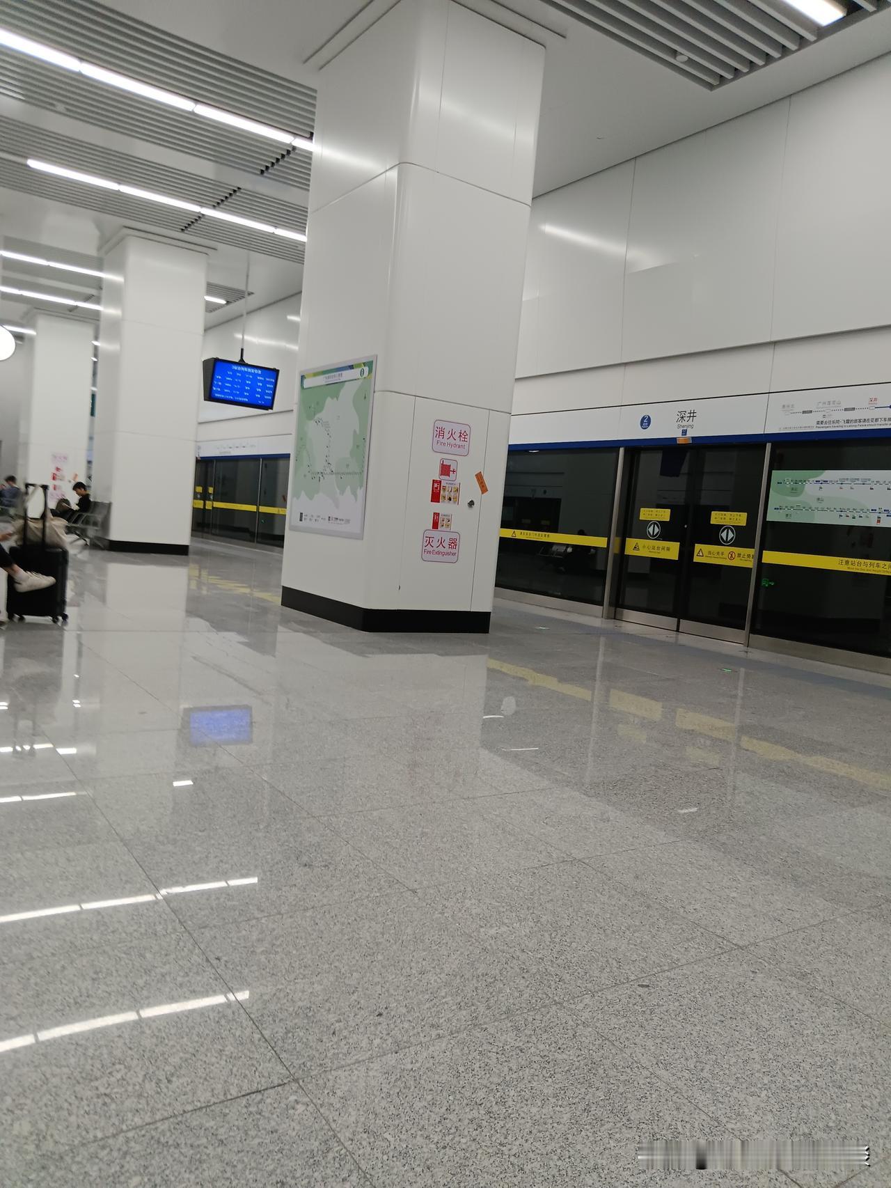 广东城轨应改变现有模式，转变为以通勤人员为主的模式。

目前，广东城轨的运行模式