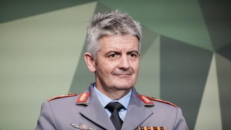 德司令部署80万军队随时与俄开战，表面是对俄在乌60万驻军的直接回应，实则暴露后