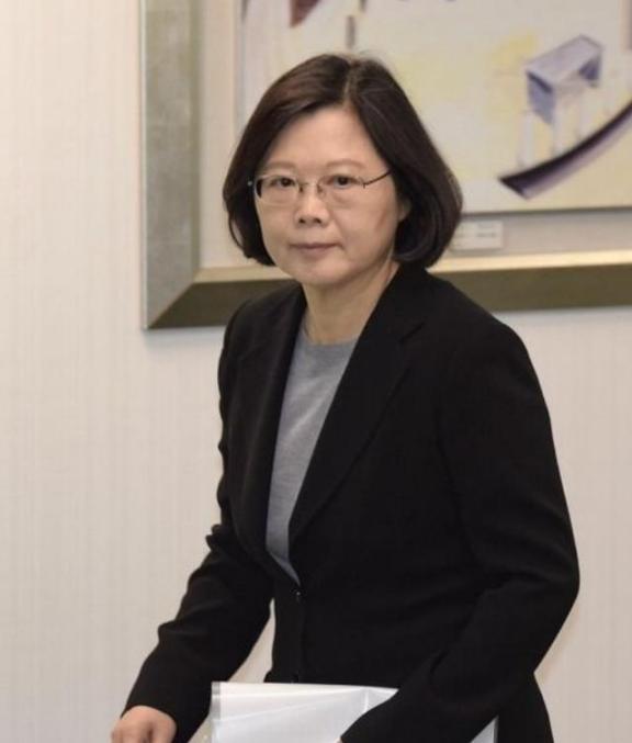 蔡英文曾经罕见发声：“我是台湾人并没有错，我是中国人，因为我是念中国书长大的，受