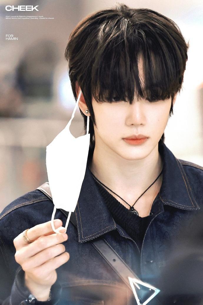 🎤李河民，舞台闪耀。今日跑步，跑出爱心轨迹，活力与热爱交织💕  李河民 ​​