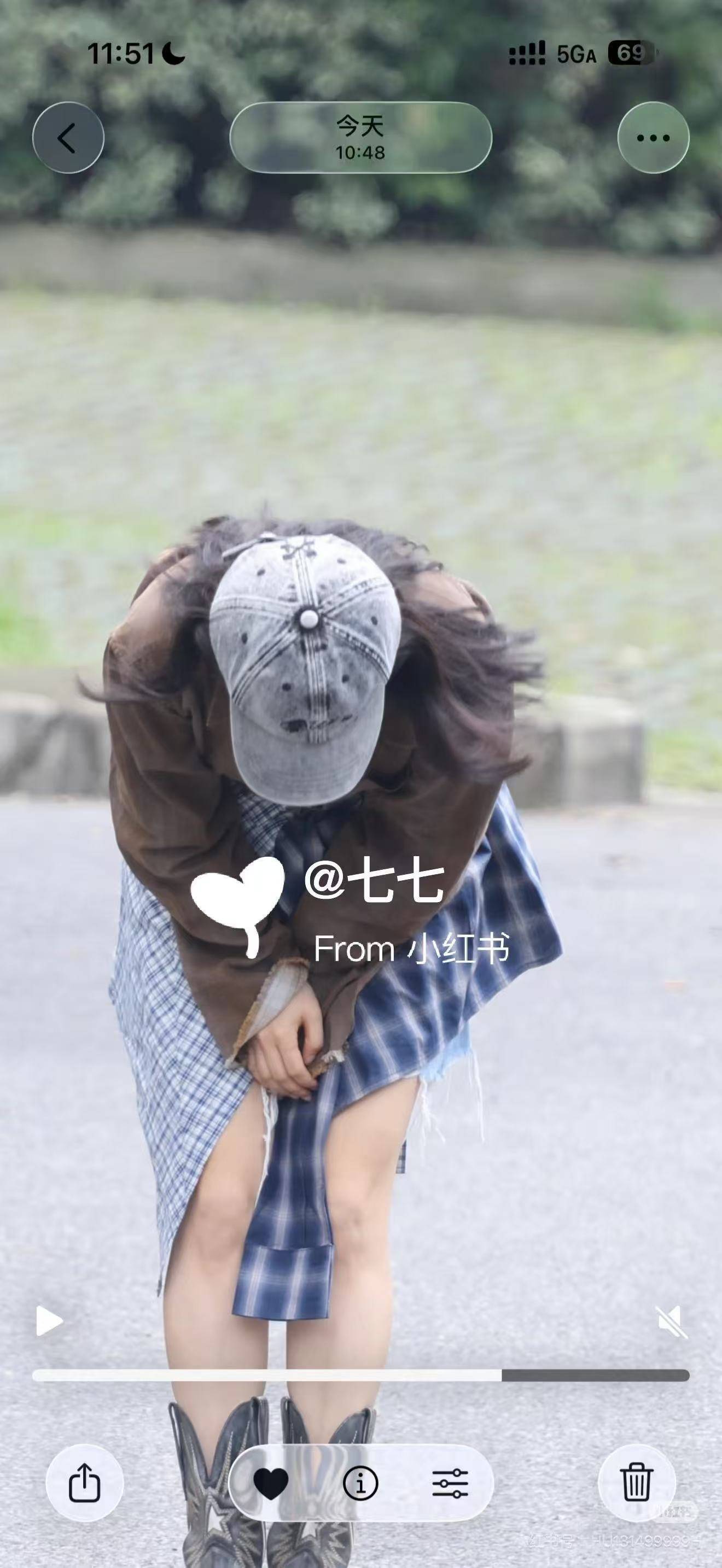 杨紫朝粉丝鞠了三次躬一直是这样真诚的女孩泪目 