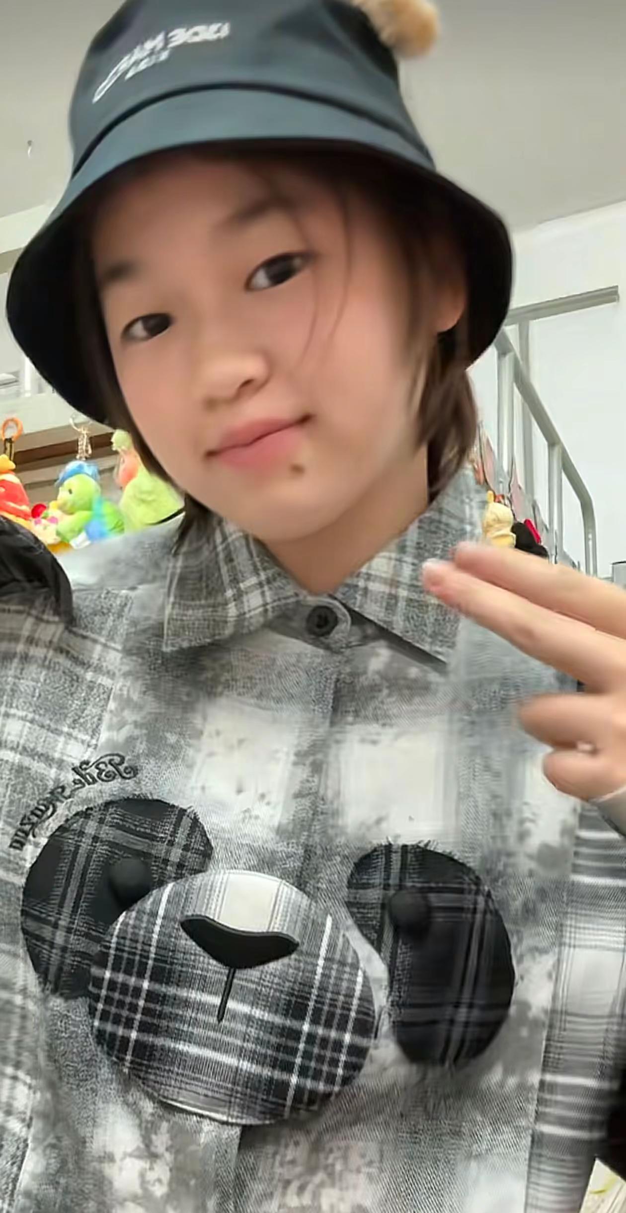 我曾遇到一束花在前方我乘着风的翅膀去飞翔。《我曾遇到一束光在前方》《我乘着风的翅