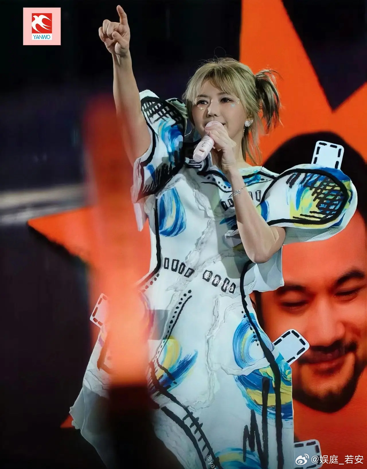 孙燕姿演唱会孙燕姿苏州演唱会第二场的那些小惊喜：1，开场前还下着小雨，万幸不多久