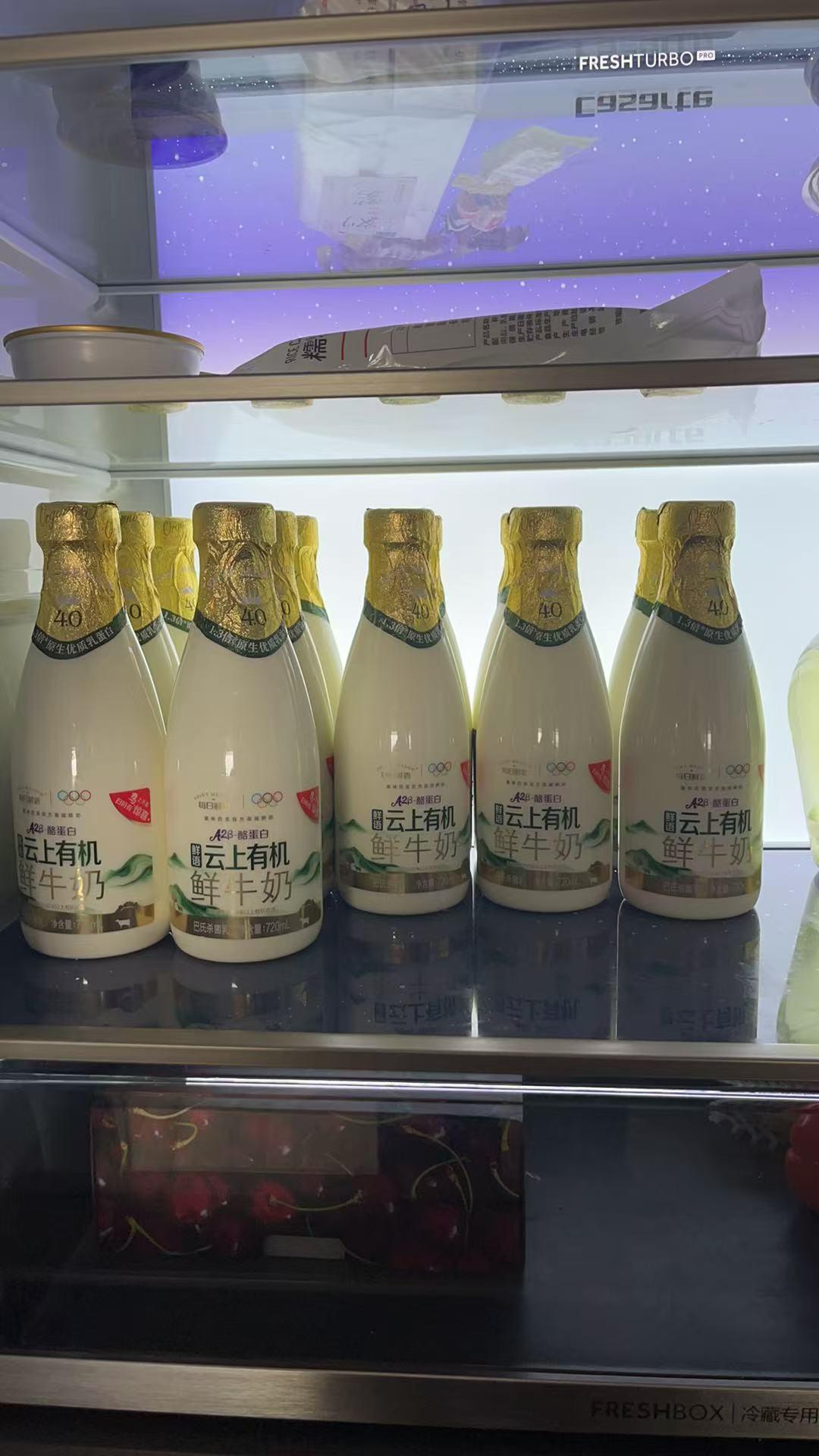 送小姨的每日鲜语奶卡，她居然一口气全部兑换了[捂脸]，她以为是小瓶的，结果是12