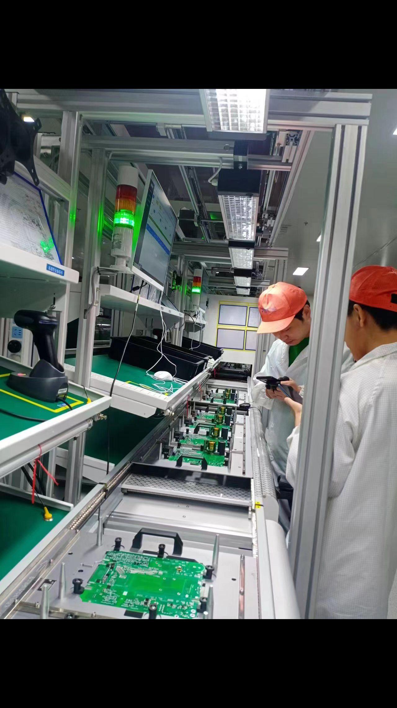 生活总要靠自己努力，为了碎银几两，我天天上班起早贪黑