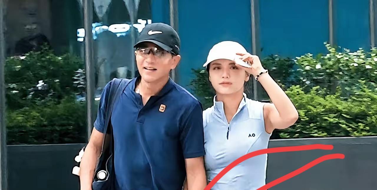 刘恺威是不是和杨幂结过婚的那个？洪七公的儿子？
娶个这样的小媳妇
主要是女人愿意
