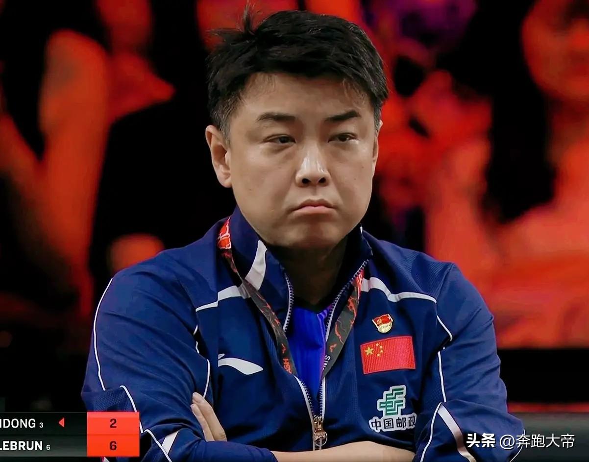 王皓很无奈，林诗栋2比4不敌费利克斯·勒布伦，无缘晋级新加坡大满贯赛男单四强。