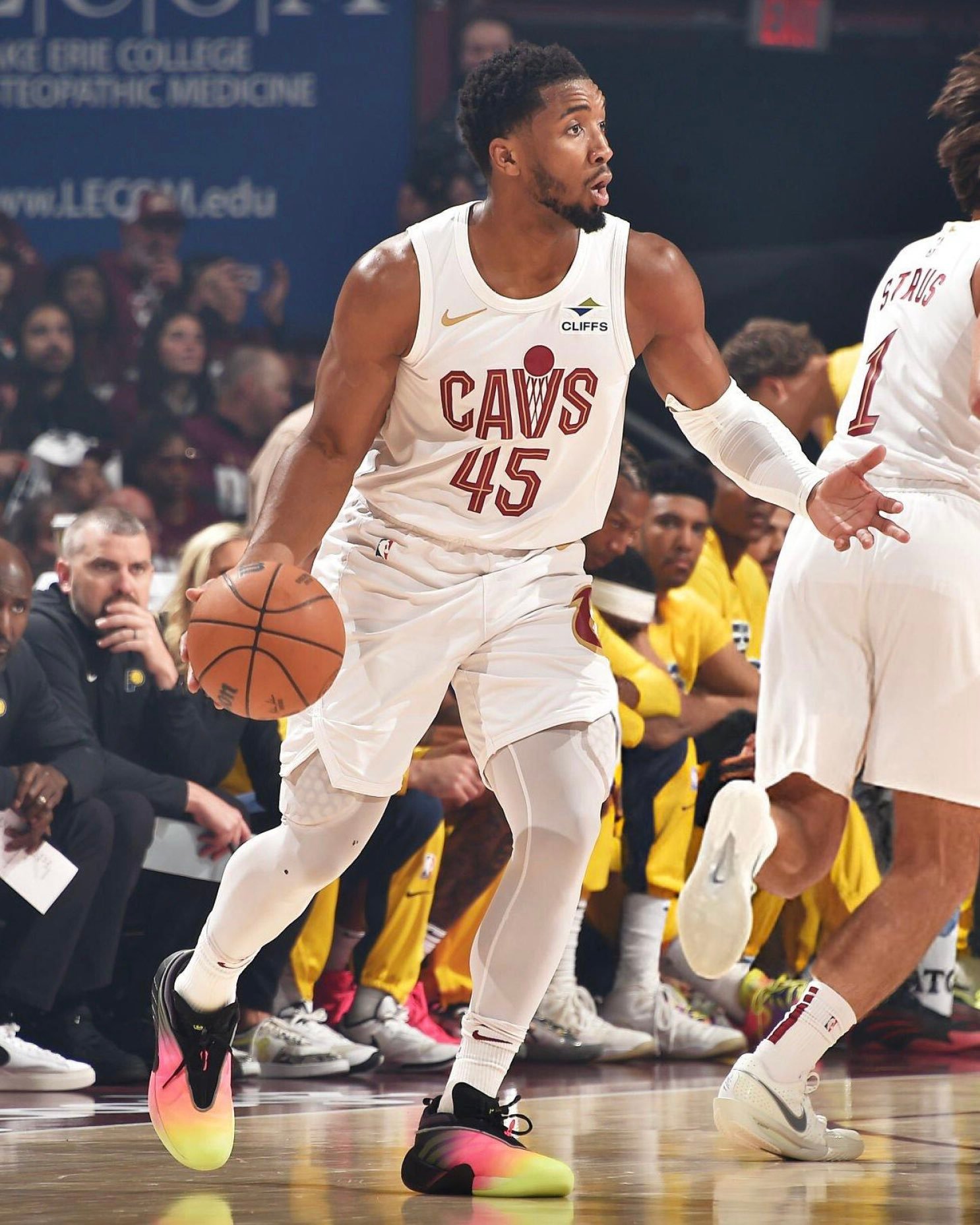 米切尔连续8场G1砍下30+，超越迈克尔·乔丹，历史第一。步行者vs骑士NBA 