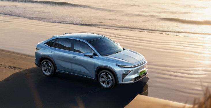 吉利这次推出的博越REV，我觉得是真的冲着家用刚需来的，预售12.79万起，性价