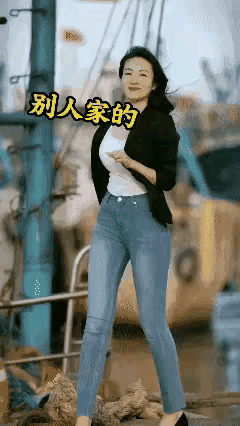 别人家的媳妇光鲜亮丽，再看看咱家的，只会下地除草害，你就不会打扮一下自己吗？