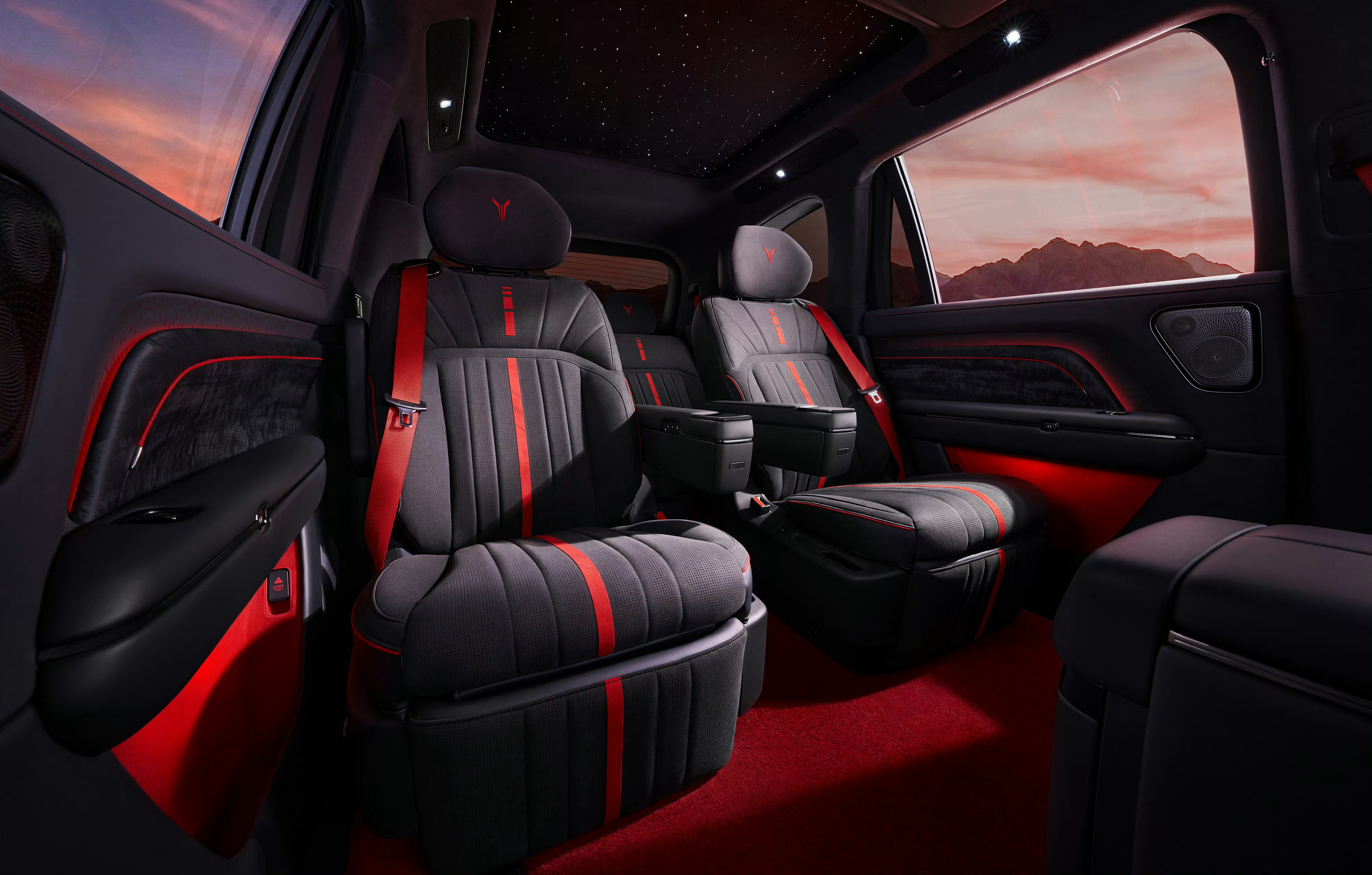 岚图泰山黑武士版内饰，售价50.99万这个车厢，真不像是个50万的车