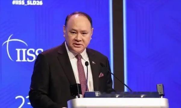 这次制裁特奥多罗，最狠的不是制裁本身，是制裁名单上那四个字：配偶、子女。这就不是