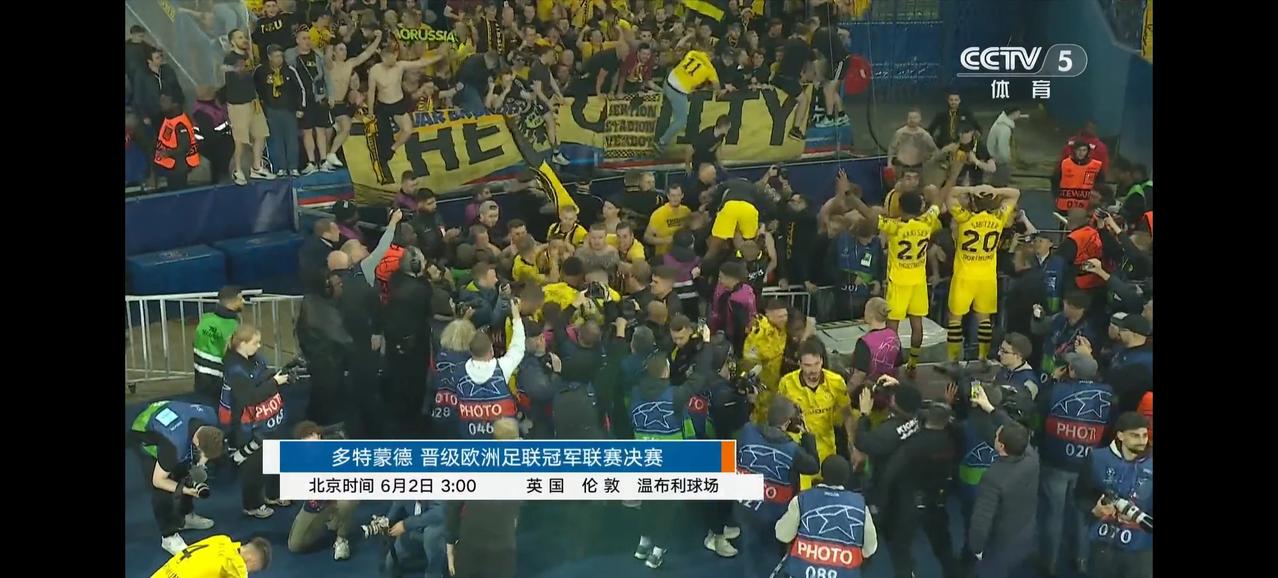 多特蒙德有望成为欧冠改制以来第三支联赛并没有获得前四名但是却欧冠夺冠的球队。
2