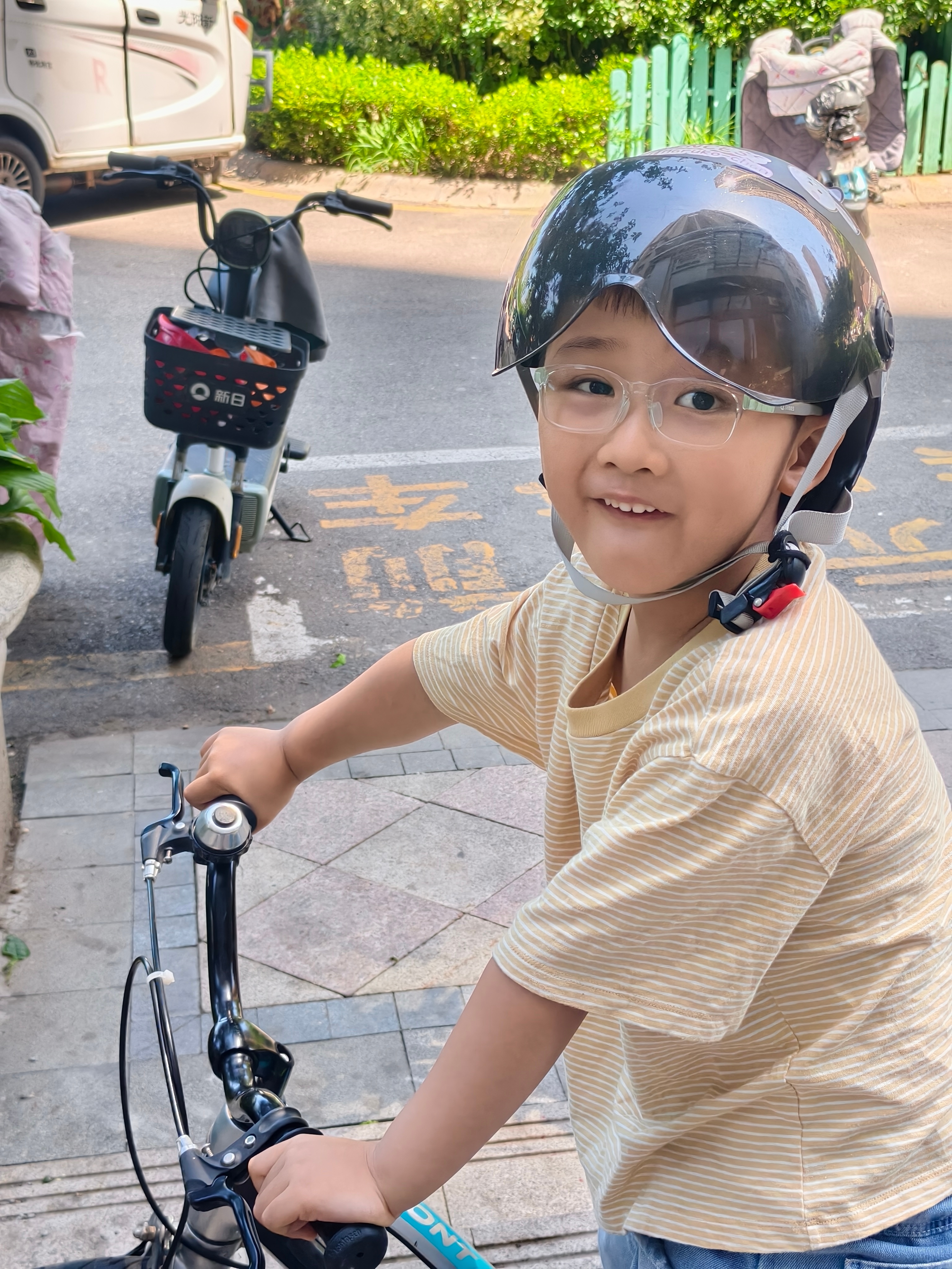 我觉得小孩子各方面的能力都很强五岁半的弟弟第一次骑行🚴🏻♂️五公里挑战成功出