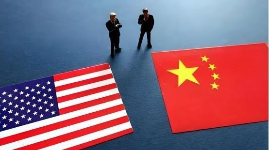 美国反华派认为，中国现政府跟清政府差不多，专制腐败，中国的所谓辉煌都是吹出来，中